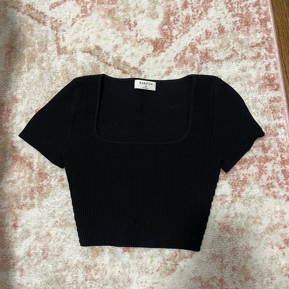 Aritzia sculpt black top